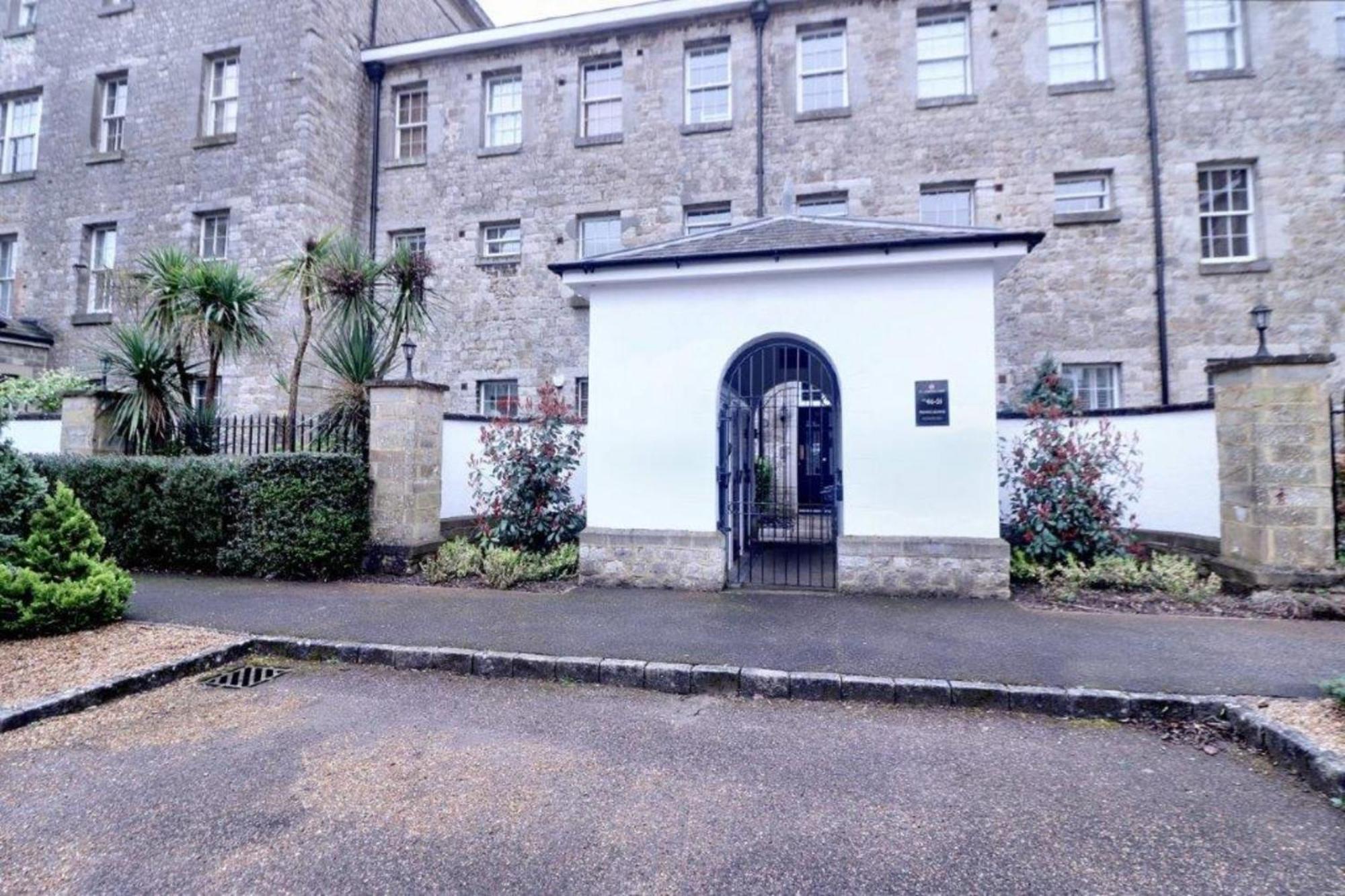 St Andrews Apartments Maidstone Exterior photo